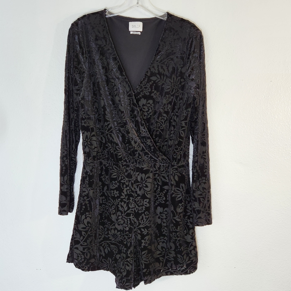 Saylor Anthropologie Black Burnout Floral Velvet Romper Medium